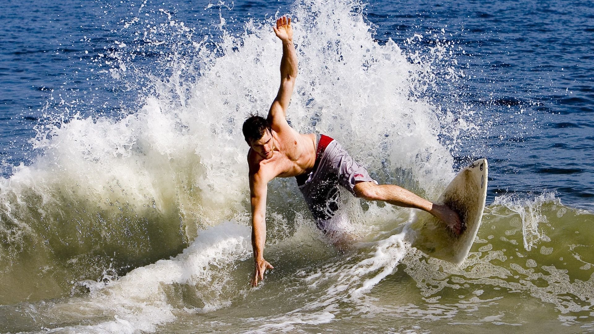 奥预赛中国足球战平 技术调整初见成效,中国足球即评