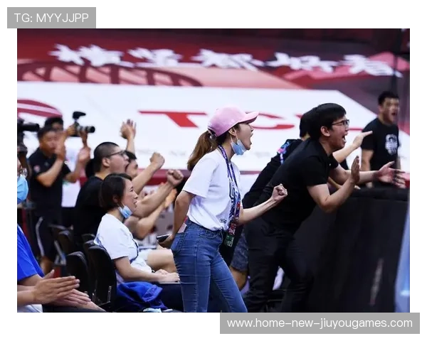 CBA球迷的激情点燃夜色，cba篮球文