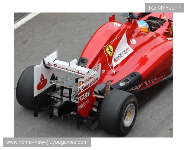 F1赛车冲刺速度突破极限，尾翼差点被震掉